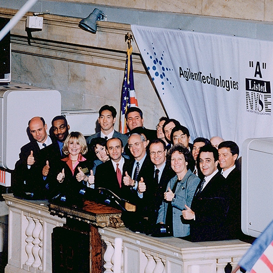 1999 年，安捷伦在纽约证交所首次公开募股 (IPO)